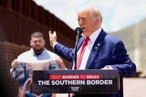 El expresidente Donald Trump, candidato presidencial republicano, habla a lo largo de la frontera sur con México, el jueves 22 de agosto de 2024, en Sierra Vista, Arizona (Foto AP/Rick Scuteri).