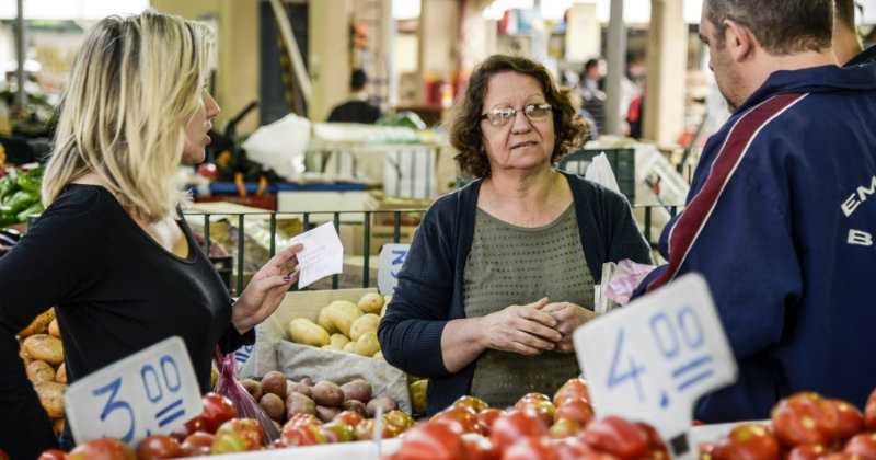 Los hogares están consumiendo, pero no ahorrando.