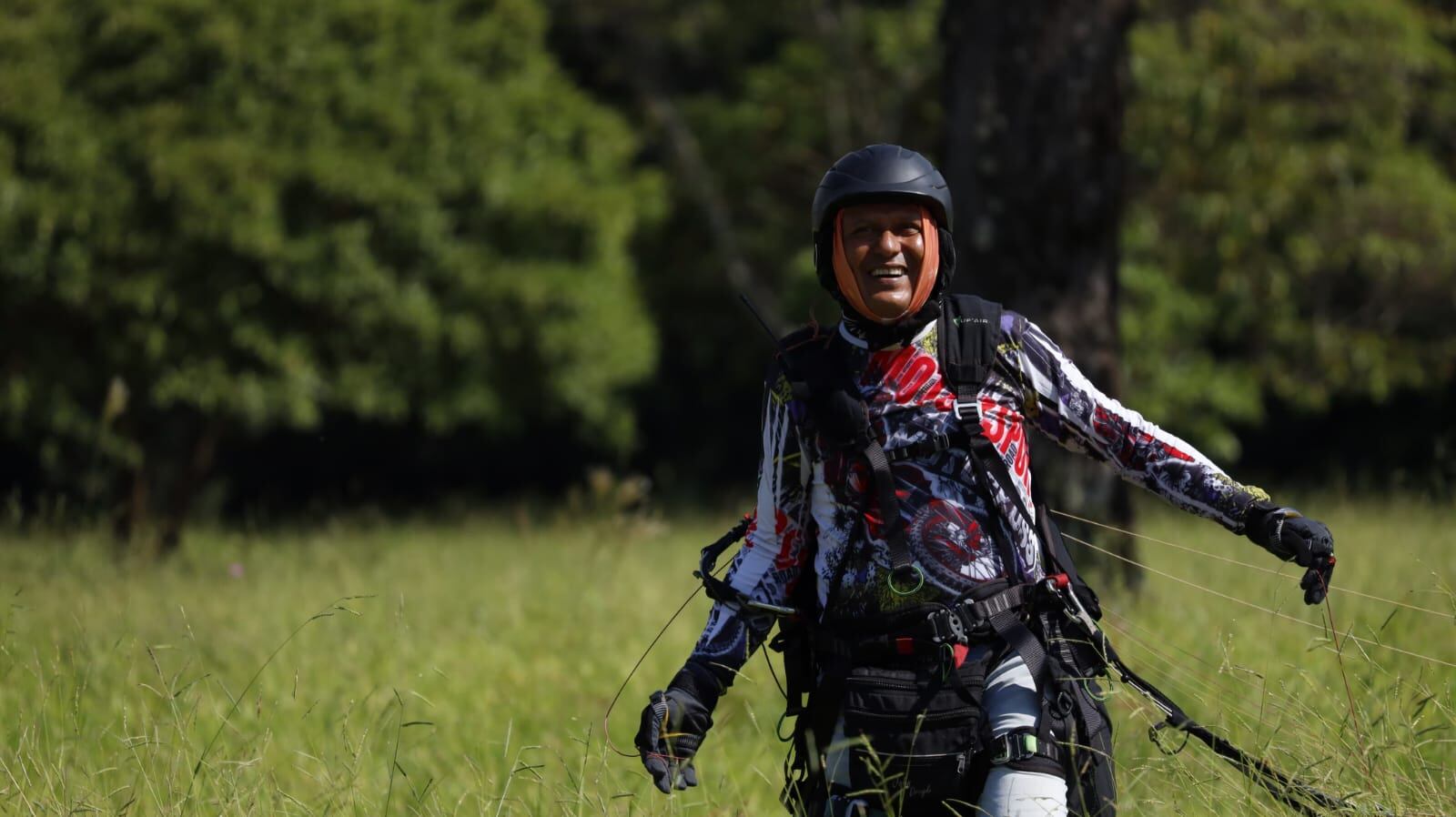 Luis Adriano Sanabria, policía pensionado, es el parapentista desaparecido en Acacías. Labora en la Secretaría de Movilidad de Villavicencio.
