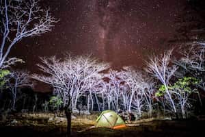 “Una de las cosas que más me gusta de acampar no es acampar en sí, sino buscar los mejores lugares donde colocar la carpa”. Esta foto fue en Tanzania. FOTO: cortesía @bicicleting