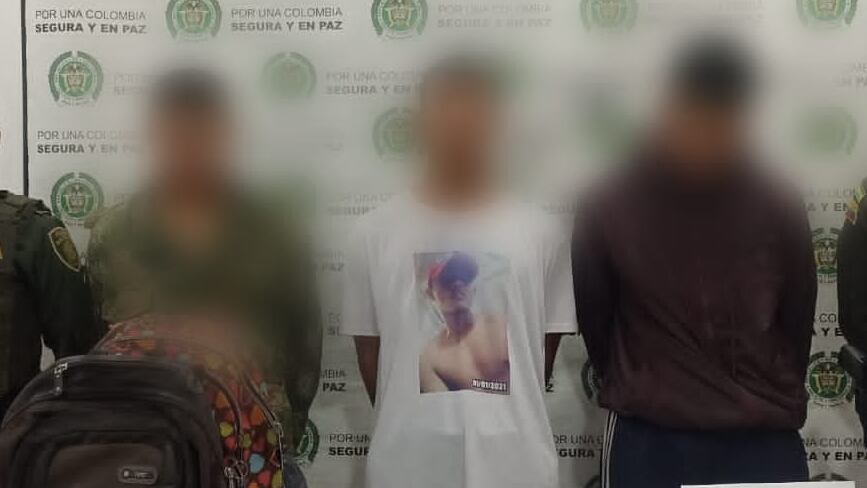 Capturaron a tres sujetos que habían robado a un hombre y su hija en importante vía de Cali; intimidaban a sus víctimas con machete.