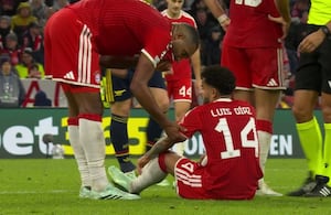 Luis Díaz salió lesionado del juego entre Bayern Múnich y Arsenal