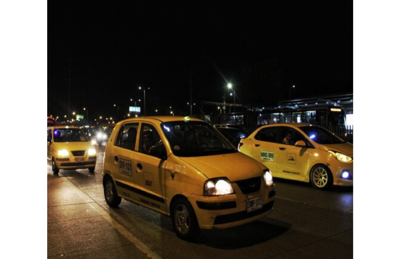 Los taxis son una de las opciones más utilizadas por los bogotanos en horas nocturnas.
