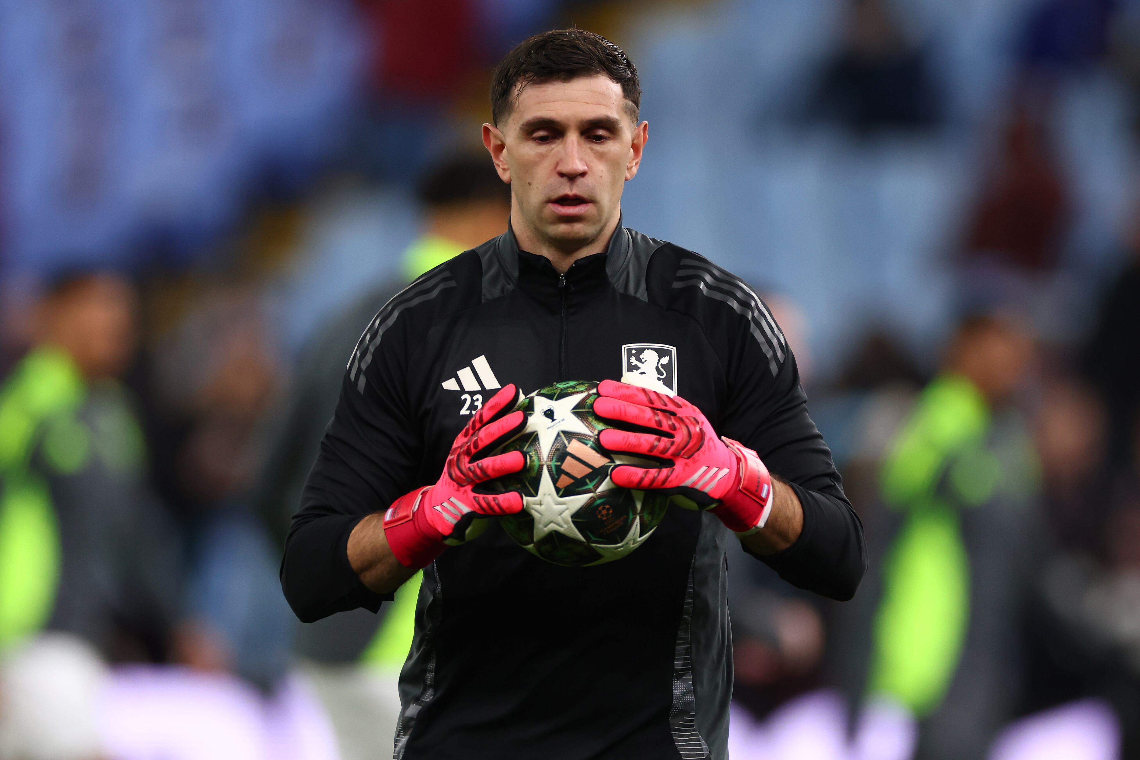 Dibu Martínez, figura en el Aston Villa de Unai Emery.