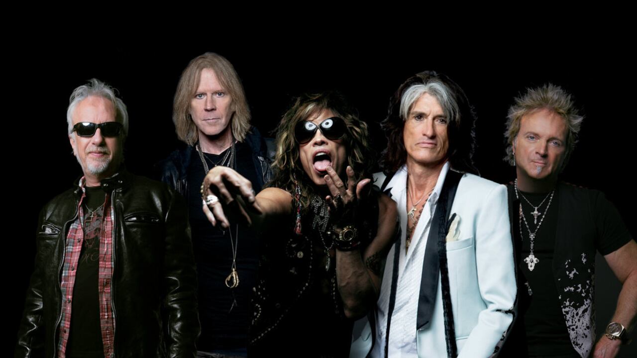 Según la demandante, de 65 años, su madre cedió su custodia a Tyler cuando tenía 16 años y él 25 años, permitiéndoles vivir y viajar juntos sin implicaciones legales.