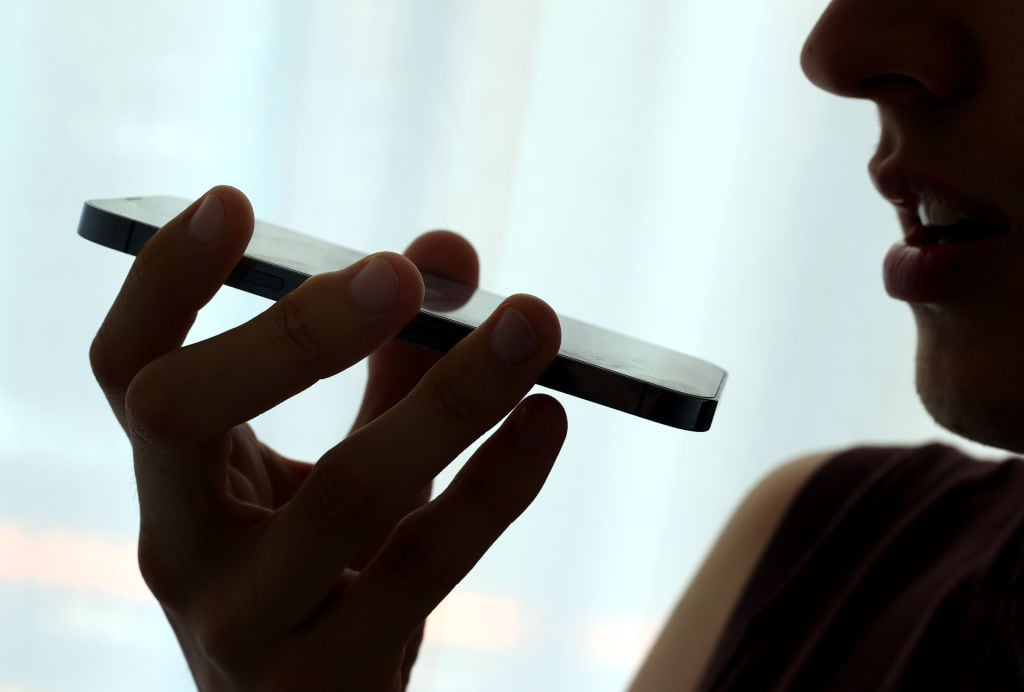 Esta nueva función no solo facilita la corrección de errores antes de enviar un mensaje de voz, sino que también proporciona una oportunidad para mejorar la calidad y la claridad del mensaje.