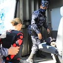 Interpol El Salvador entrega a Margareth Chacón a las autoridades colombianas para ser trasladada a nuestro país. La mujer es pieza clave en investigación por asesinato del fiscal paraguayo Marcelo Pecci.