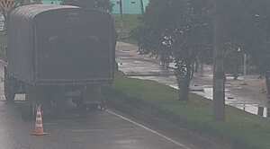 Camiónvarado en la localidad de Kennedy en la Av. Cali con calle 13A, sentido Norte - Sur. Unidades de Tránsito y asistencia de grúa asignadas.