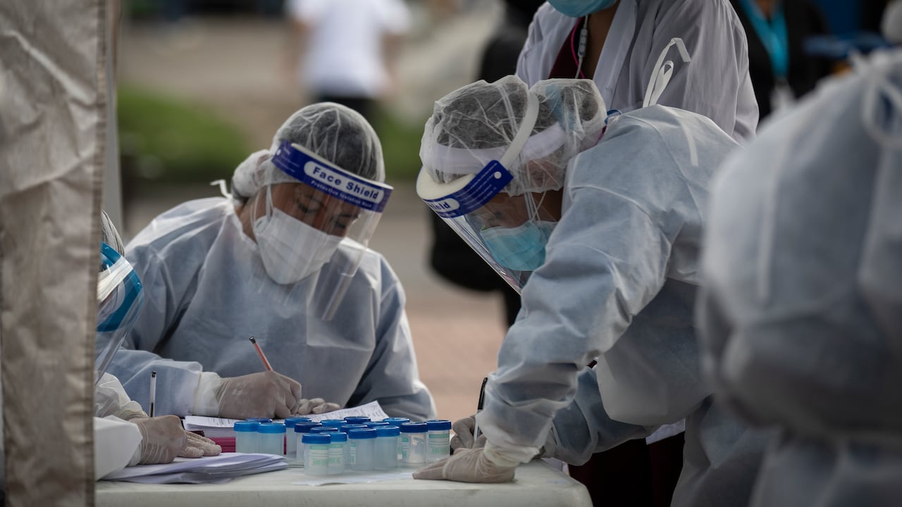 Casos de coronavirus en Colombia este lunes 27 de diciembre muestran que la tendencia al alza no para.