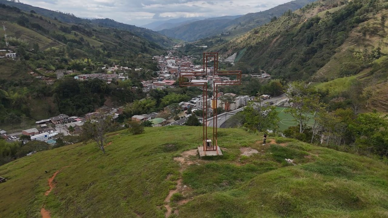 Cruz Conmemorativa en zona rural de Cañasgordas, Antioquia