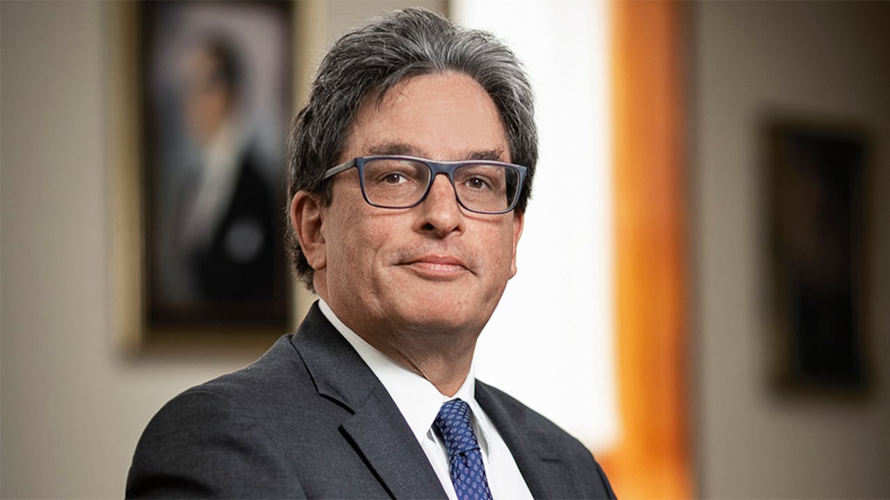 alberto carrasquillaMinistro de Hacienda