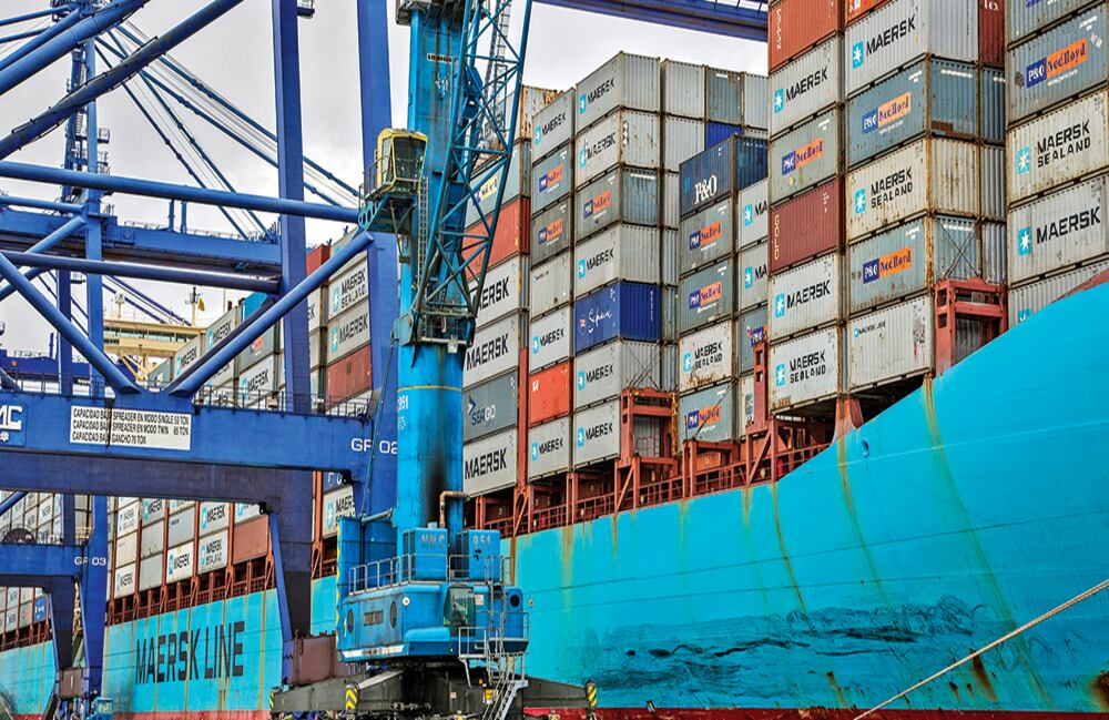 Según datos de Analdex, 16 empresas hacen el 53 por ciento de las ventas totales al exterior del país y 411 compañías representan el 91 por ciento de las exportaciones. Colombia vende al mundo unos 57.000 millones de dólares anuales.