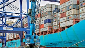 Según datos de Analdex, 16 empresas hacen el 53 por ciento de las ventas totales al exterior del país y 411 compañías representan el 91 por ciento de las exportaciones. Colombia vende al mundo unos 57.000 millones de dólares anuales.