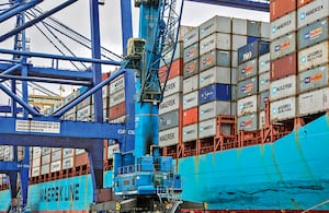 Según datos de Analdex, 16 empresas hacen el 53 por ciento de las ventas totales al exterior del país y 411 compañías representan el 91 por ciento de las exportaciones. Colombia vende al mundo unos 57.000 millones de dólares anuales.