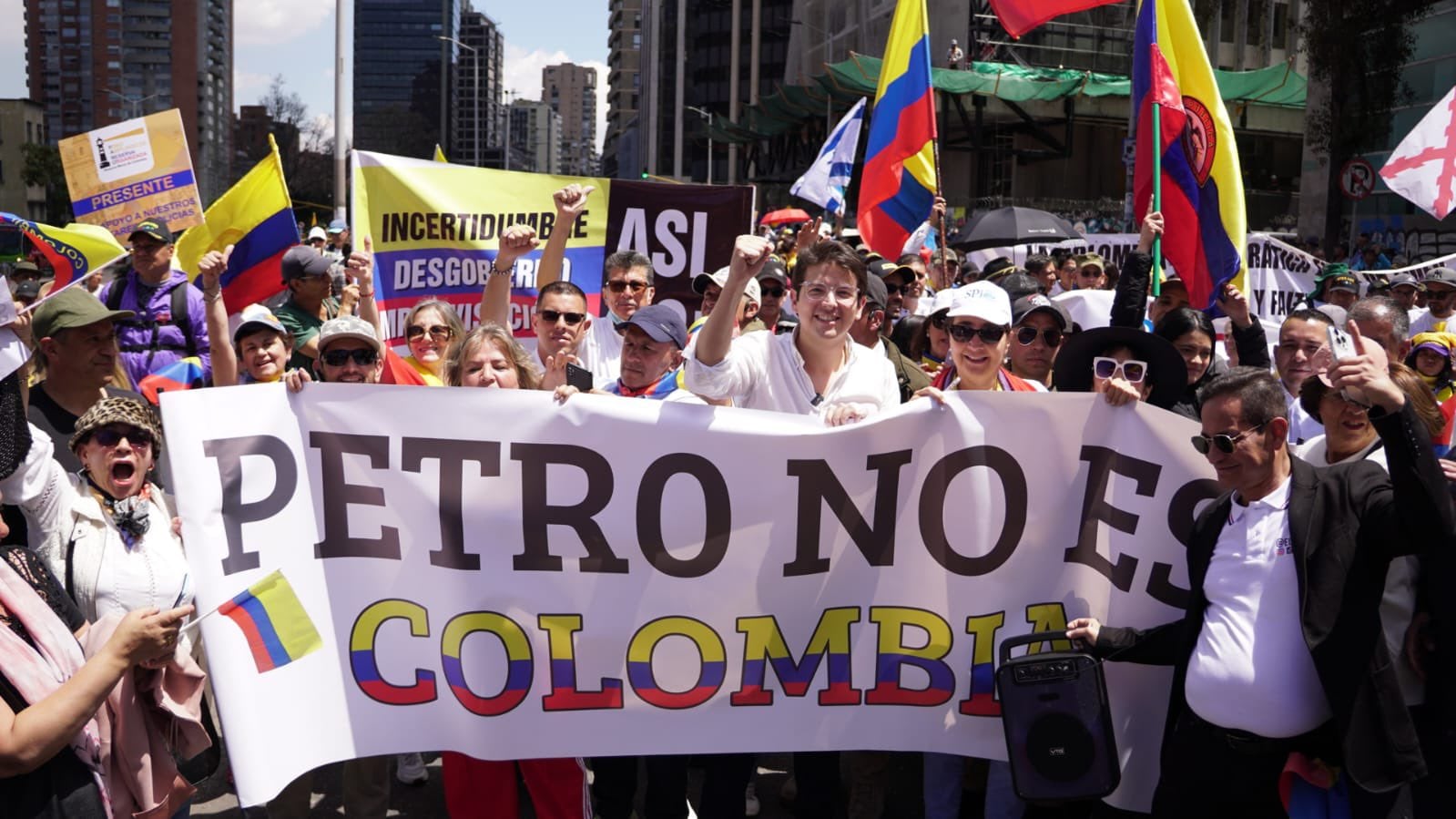 El senador Miguel Uribe durante las movilizaciones este 6 de marzo.