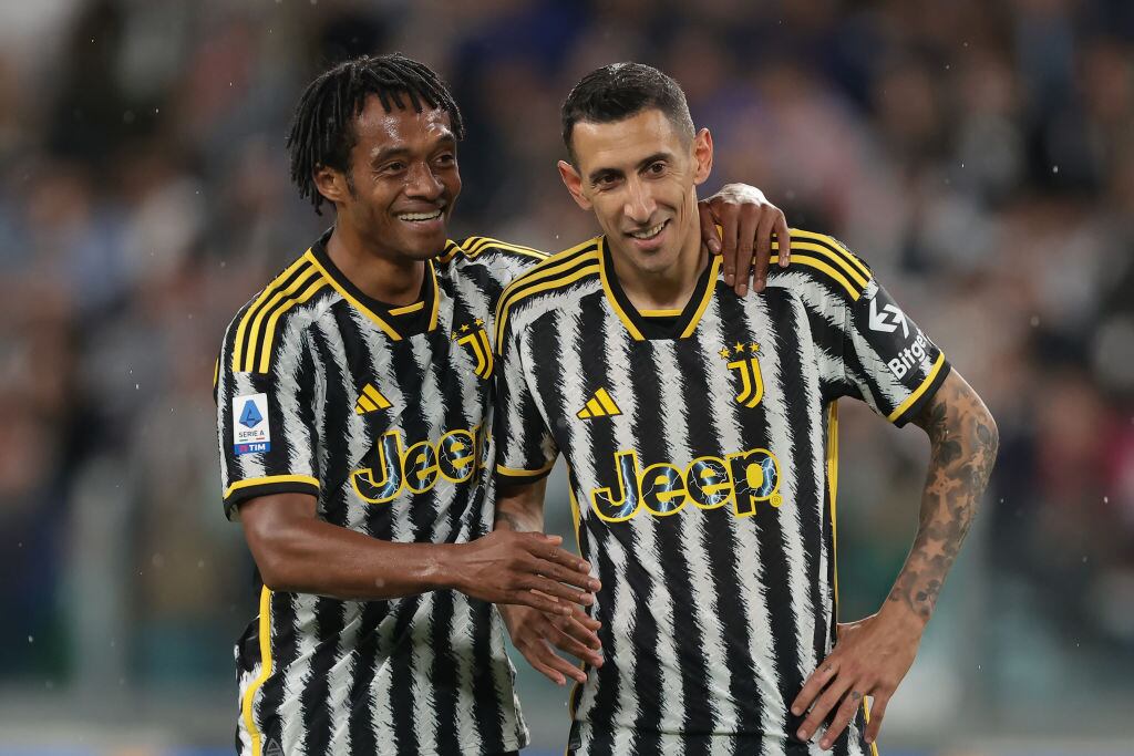 Juan Guillermo Cuadrado y Ángel Di María, en partido con la Juventus.