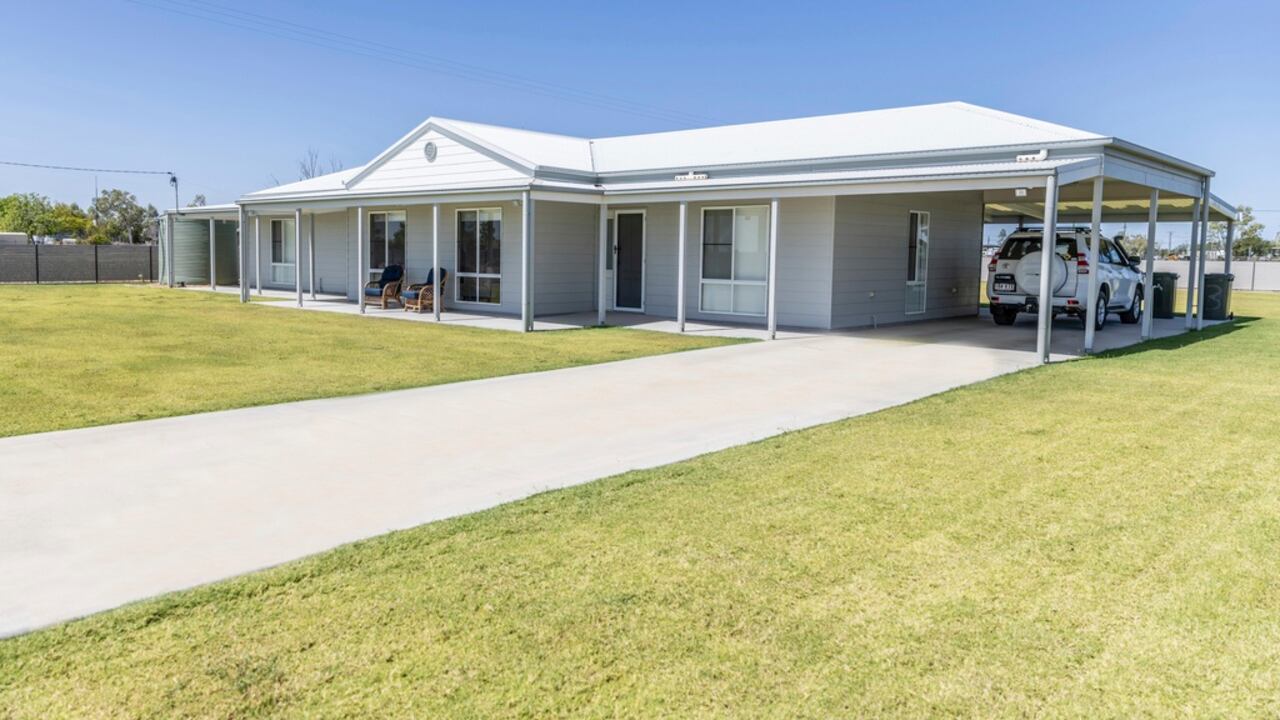 Fotografía que muestra un ejemplo de las viviendas gratuitas disponibles para el personal médico en Julia Creek, un pueblo del interior de Australia, tomada el 21 de abril de 2022. (Jo Thieme/Consejo del Condado de McKinlay vía AP)