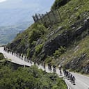 Athletes pedal during the 187-kilometer 9th stage of the Giro D'Italia cycling race from Isernia to Mt. Blockhaus, in central Italy, Sunday, May 15, 2022. (Fabio Ferrari/LaPresse via AP)