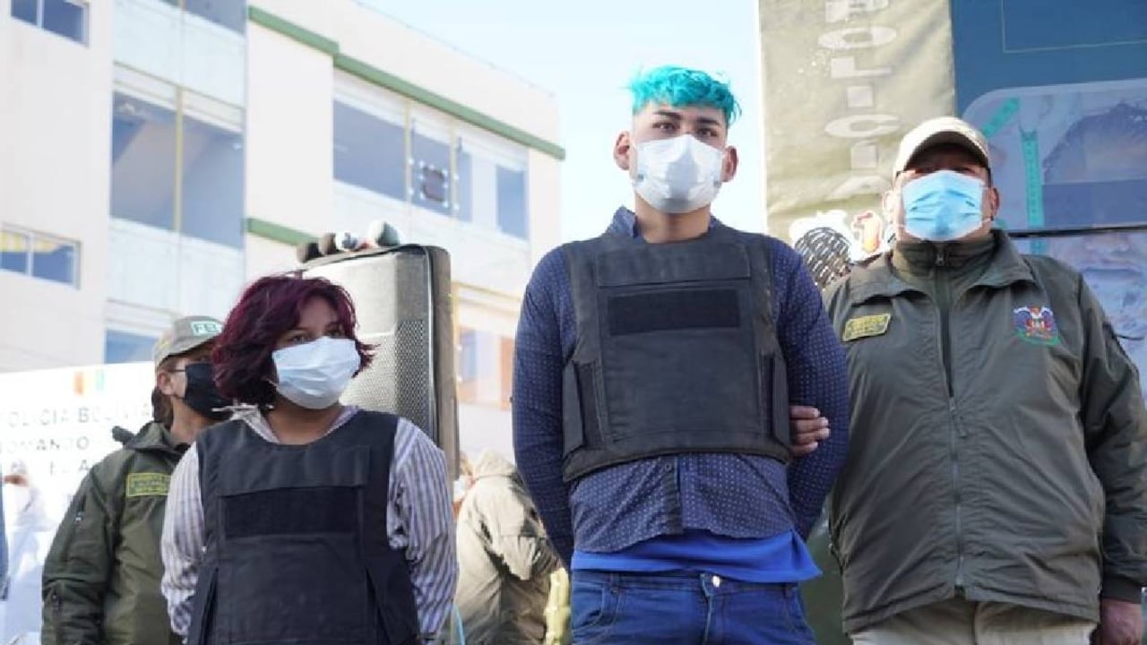 El joven había escapado tras propinar a su padre un total de 67 puñaladas y causarle la muerte.