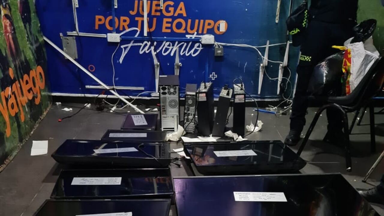 Varios elementos fueron incautados por las autoridades.