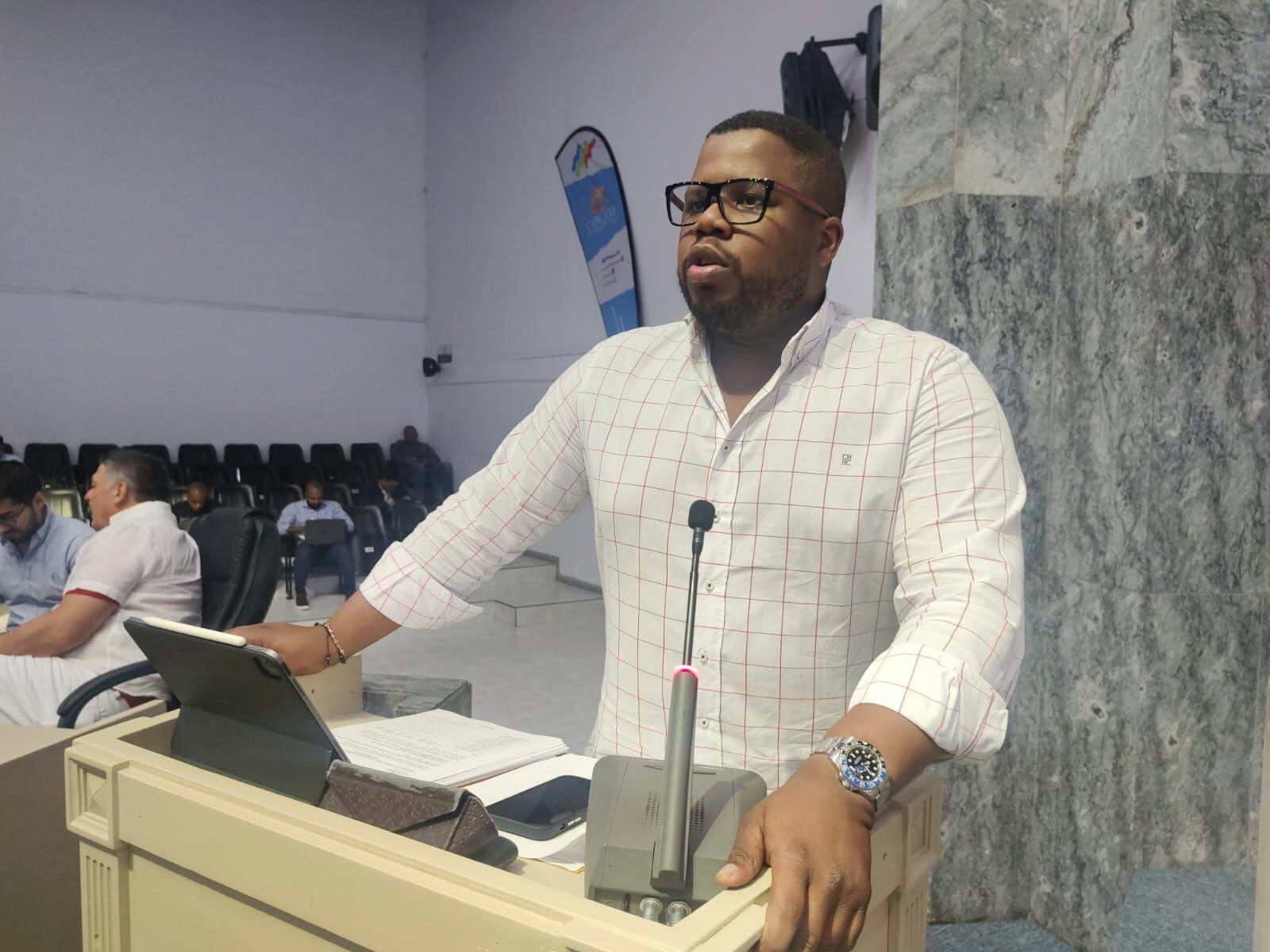 Concejal Harvy Mosquera dice que Jimmy Dranguet le miente a Cali y a la ciudad en materia de seguridad porque anuncia construcción de pabellón para sindicados dn Yumbo y en Cali cuando no tiene permisos autorizados.