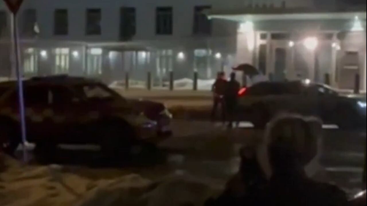 Reportan explosión frente a la Embajada de Estados Unidos en Oslo, Noruega.