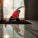 Mujer asiática con sobrepeso ejercicio de yoga Posición de flexión lateral sentada sola en el suelo en casa, ejercicio de meditación de yoga en casa. Las mujeres gordas cuidan la salud y quieren perder el concepto de peso.
