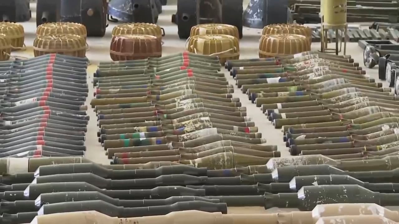 Jenzen-Jones dijo creer, basándose en imágenes de las armas esgrimidas por milicianos de Hamás, que también utilizaron el rifle Tipo 58 de Corea del Norte, una variante del rifle de asalto Kalashnikov.