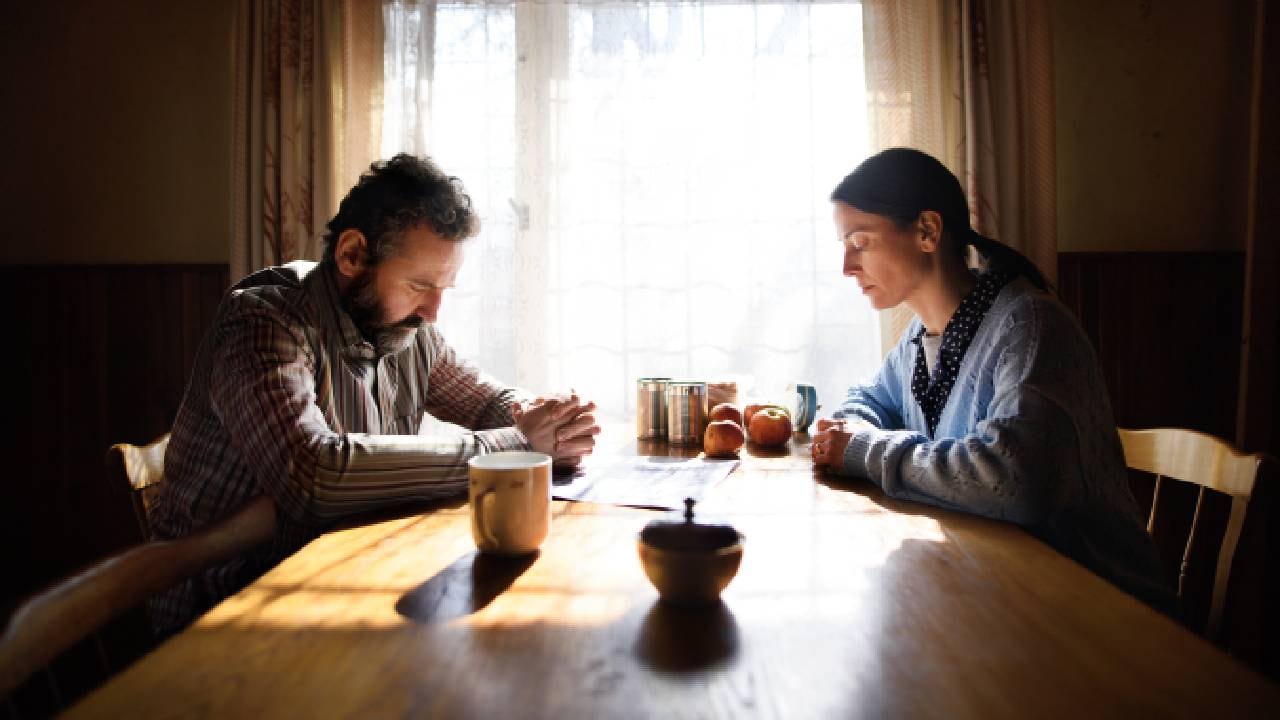 Para los creyentes, la clave de una relación duradera es tener a Dios en el centro.