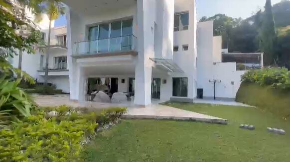 La lujosa casa en la que fue capturado en Medellín, Stanley Peterson, presunto narco panameño.