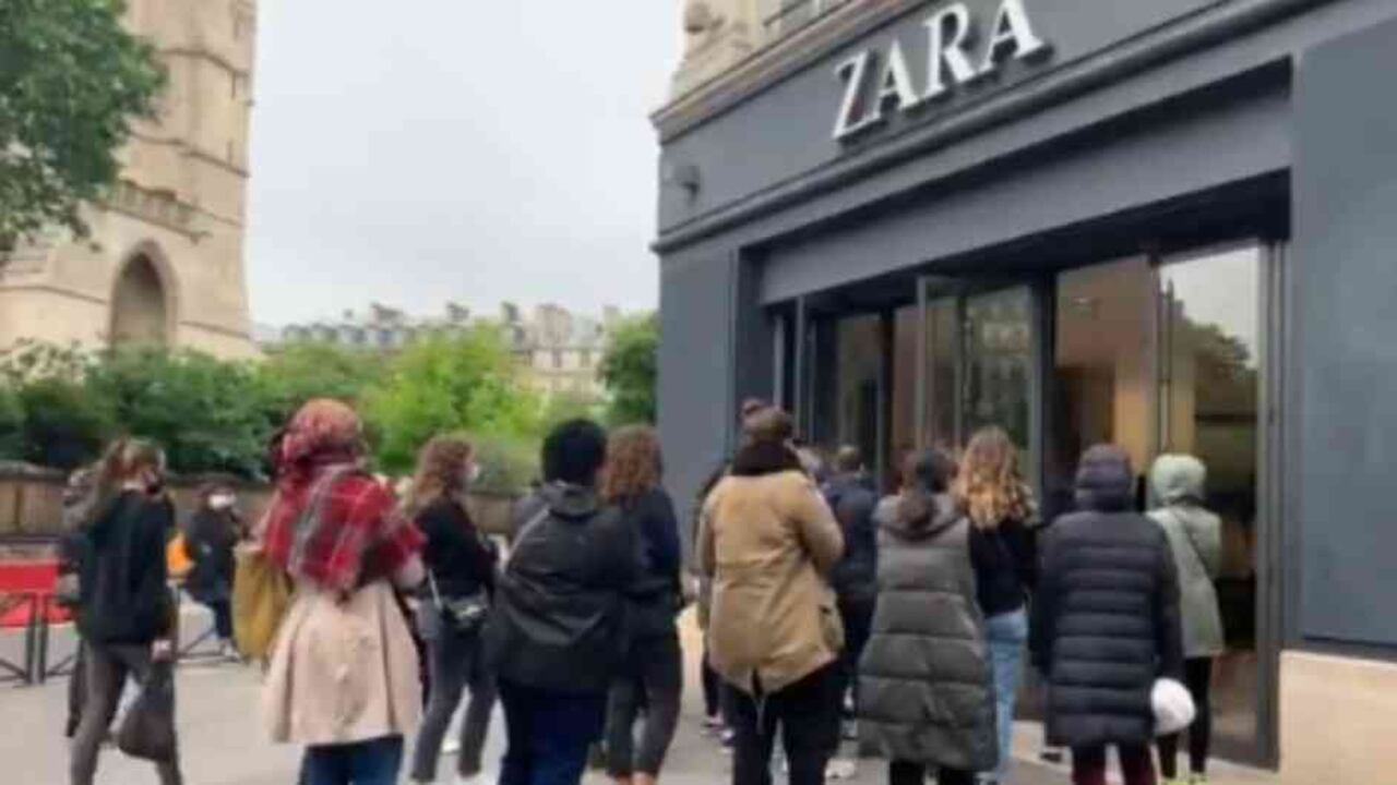 Polémica por largas filas tras reapertura de tiendas Zara en Francia