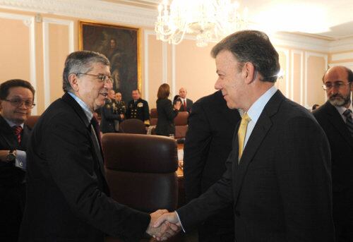 Antes de conocerse el fallo hubo varios rumores de que tanto el expresidente César Gaviria como Juan Manuel Santos estuvieron presionando a los magistrados. Al respecto, Linares reveló en Vicky en Semana si realmente hubo llamadas por parte de ambos expresidentes. 