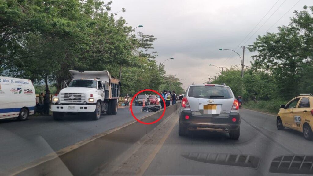 Pareja de motociclistas murió en aparatoso accidente en la vía Cali-Jamundí.