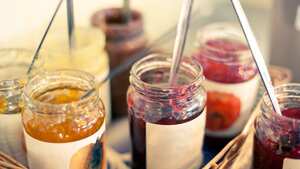 Las mermeladas comerciales suelen rondar el 50 % de azúcar.