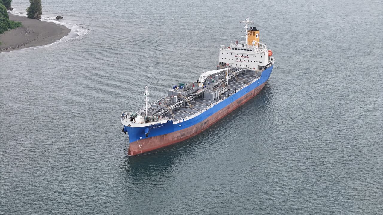 Petrodecol refuerza el suministro en el suroccidente con nueva descarga de gasolina en Buenaventura y Tumaco