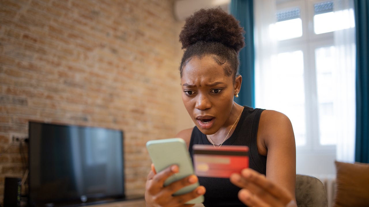 Entregar información confidencial a través del celular representa un riesgo que cada vez más personas subestiman.