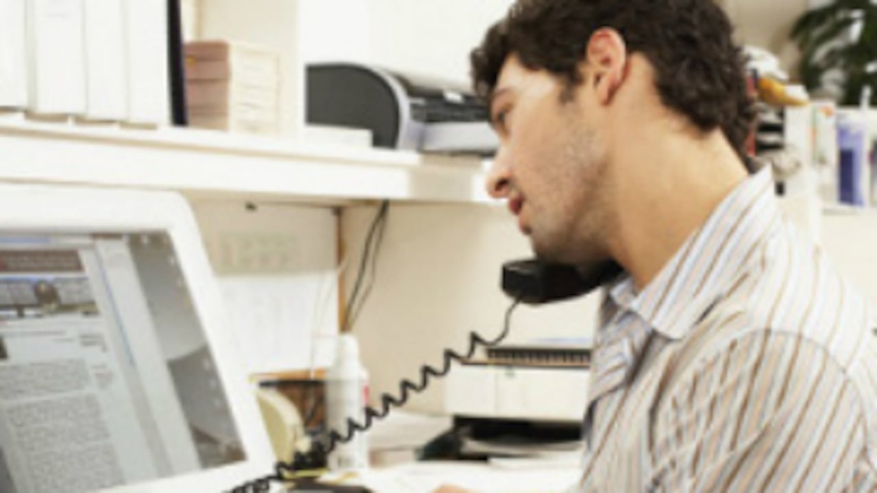 Las llamadas telefónicas pueden convertirse en posibles distractores en el trabajo.