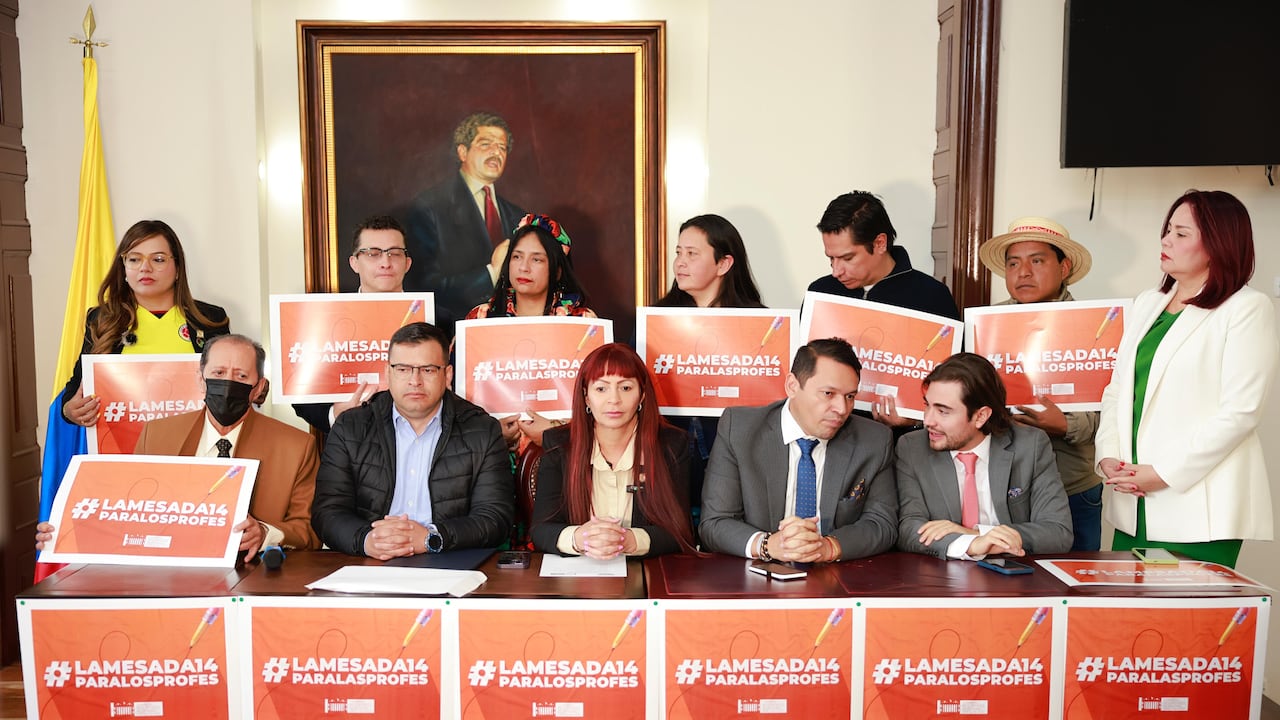 Ingrid Aguirre, Alejandro Ocampo y otros congresistas que respaldaron la iniciativa.