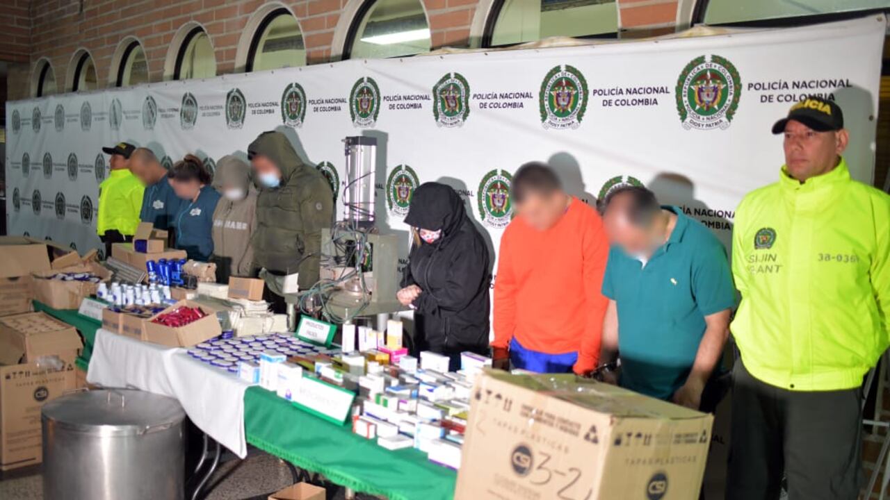 12 personas fueron capturadas porque presuntamente se dedicaban a la adulteración de medicamentos para pacientes que sufren de cáncer.