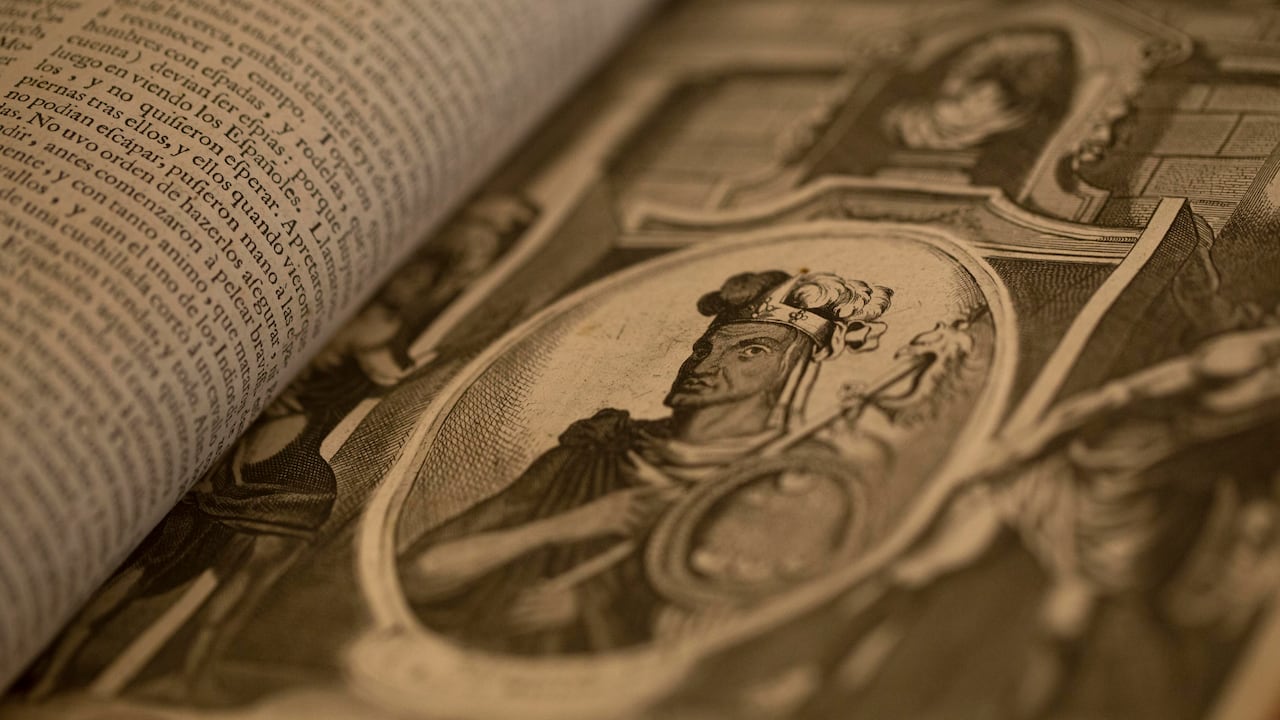 Libros de la exposición "El sello de Amberes" en la Biblioteca Nacional y la Luis Ángel Arango. Cortesía de la Universidad de Los Andes