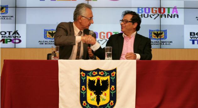 Guillermo Alfonso Jaramillo y Gustavo Petro en la Alcaldía de Bogotá.
