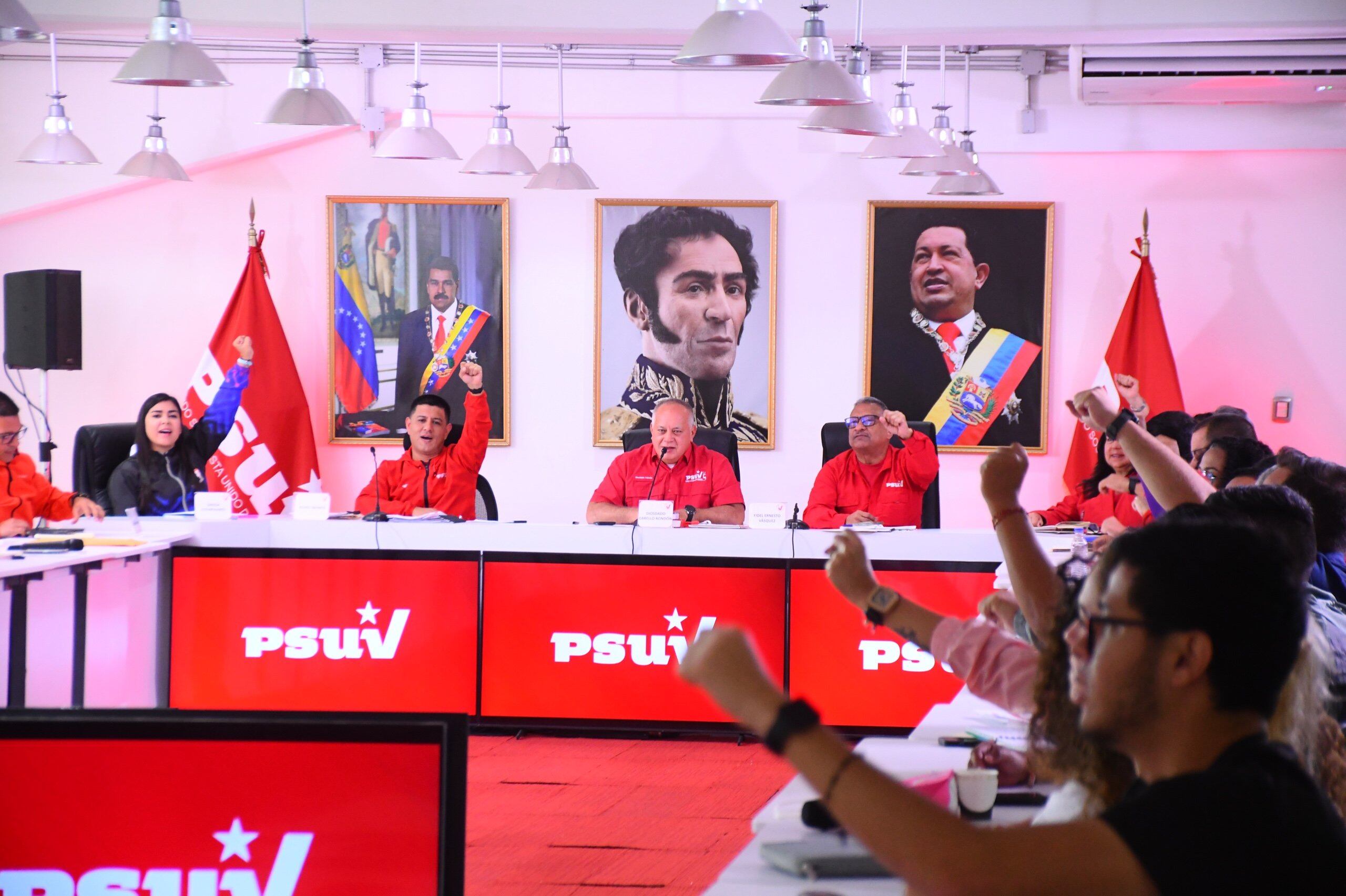 El primer vicepresidente del PSUV se reúne con su equipo en Venezuela