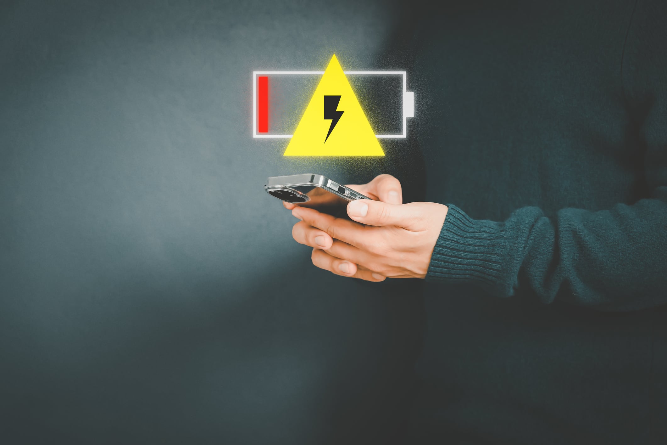 Expertos alertan sobre errores comunes que aceleran el desgaste de la batería del teléfono.