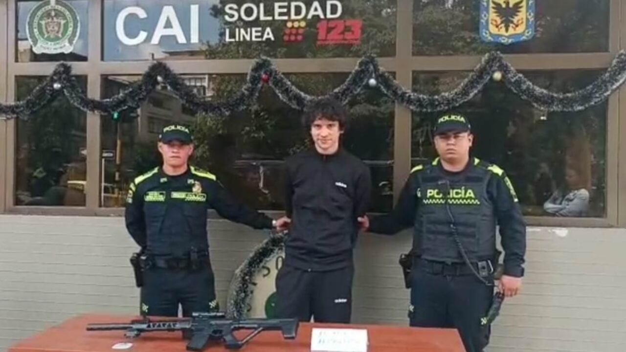 Esta persona fue dejada a disposición de las autoridades competentes y deberá responder por los delitos de lesiones personales y maltrato animal.