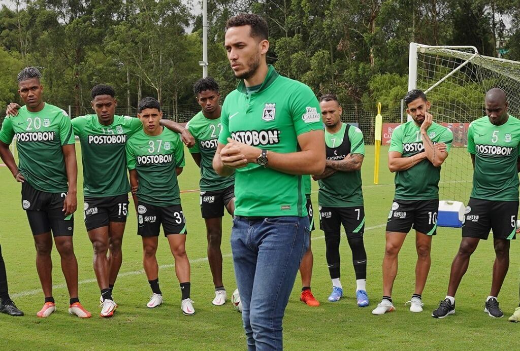 Helio Neto, visitó la plantilla de Atlético Nacional. El sobreviviente del accidente aéreo de Chapecoense estuvo con los jugadores previo al juego con Deportivo Cali de los cuadrangulares de la LIga Colombiana.