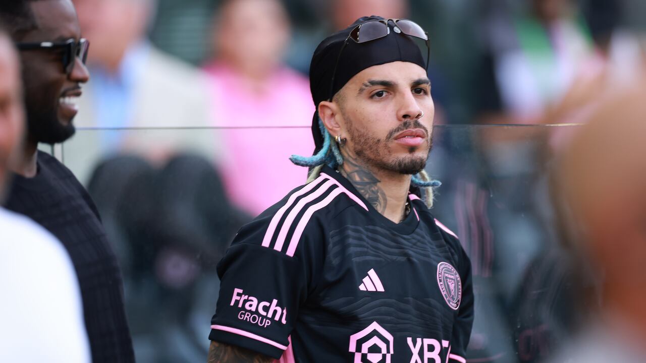 Rauw Alejandro entre el público del estadio PNK, en Miami. Foto: Hector Vivas/Getty Images