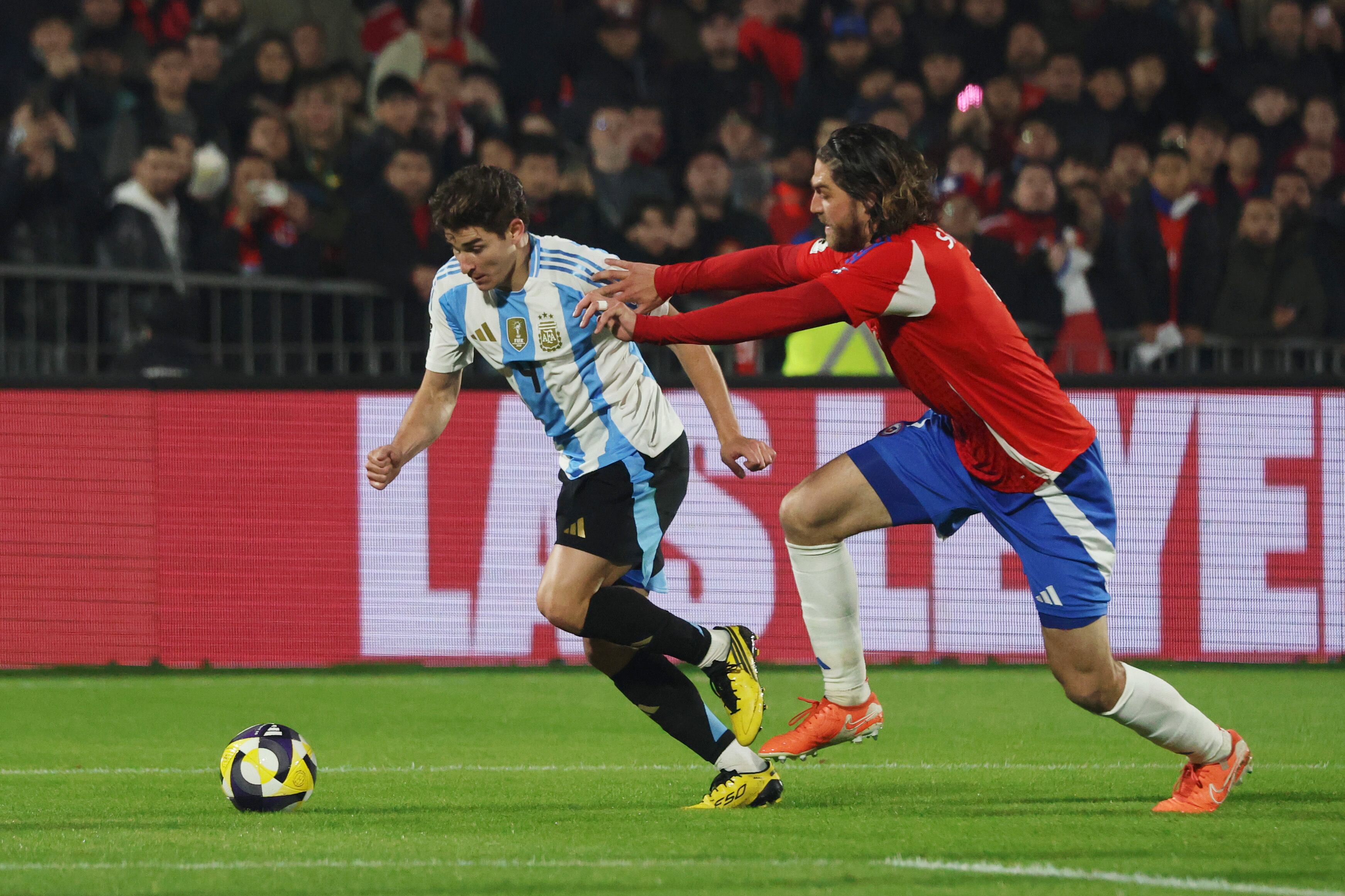 Julián Álvarez anotó el único gol del partido entre Argentina y Chile.