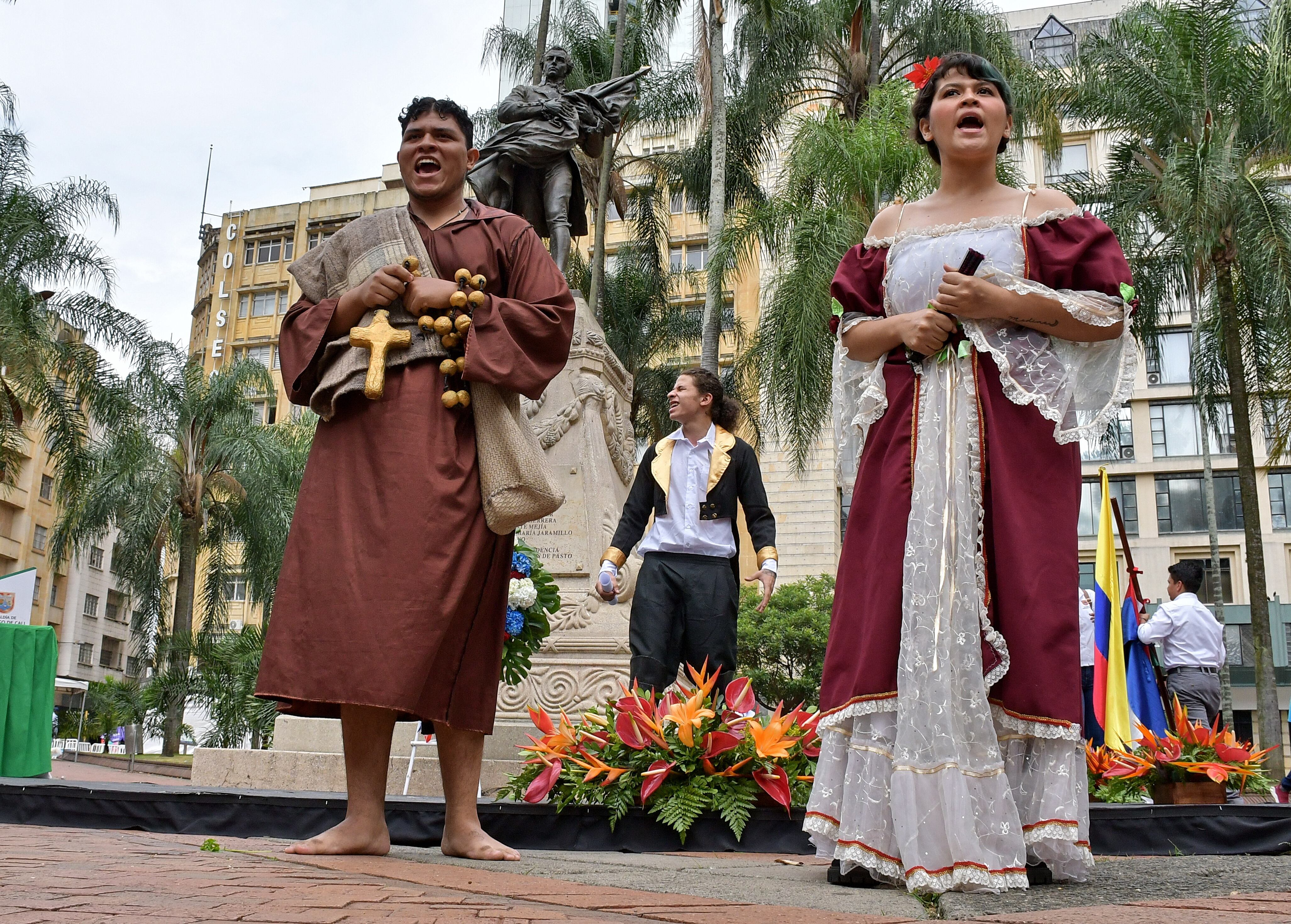 Hoy, 3 de julio, se conmemoran los 213 años del grito de Independencia de Cali del reinado español. El movimiento se gestó en reuniones secretas que tuvieron como epicentro la Hacienda Cañasgordas y en el Convento de San Francisco.
De esta forma, Santiago de Cali fue la primera ciudad en pedir autonomía frente al yugo español, 17 días después lo haría Santafé de Bogotá, el 20 de julio de 1810. Fotos Raúl Palacios / El Pais / 3 de Julio del 2023 Cali.