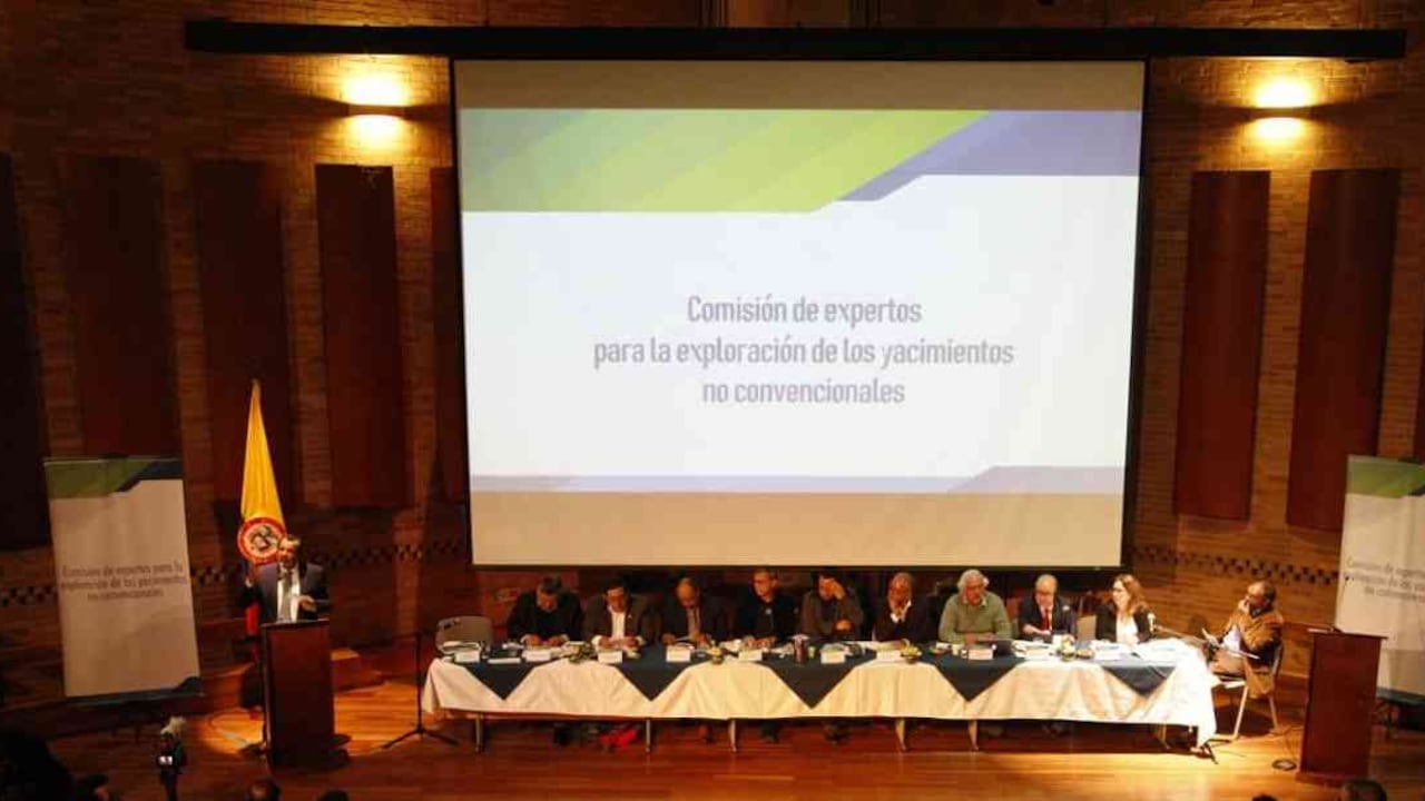 13 expertos hacen parte de la Comisión de Expertos sobre Fracking. Ellos fueron los encargados de presentar las recomendaciones frente al tema. Foto: Mauricio Flórez
