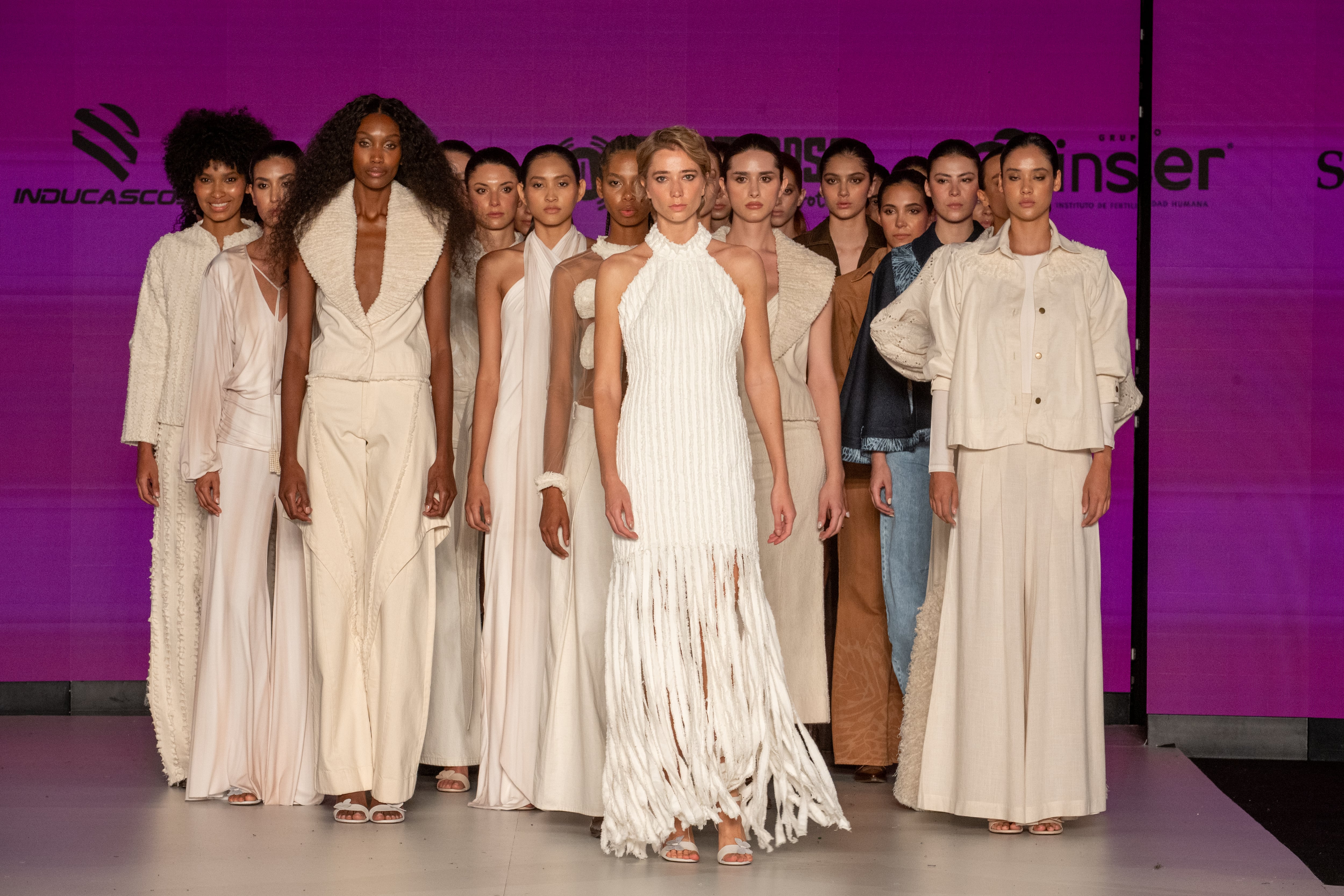Carolina Ronderos llevó a Colombiamoda 2026 Crisálida, una colección que convirtió la moda en un homenaje a la vida junto a la Fundación Alma Rosa.